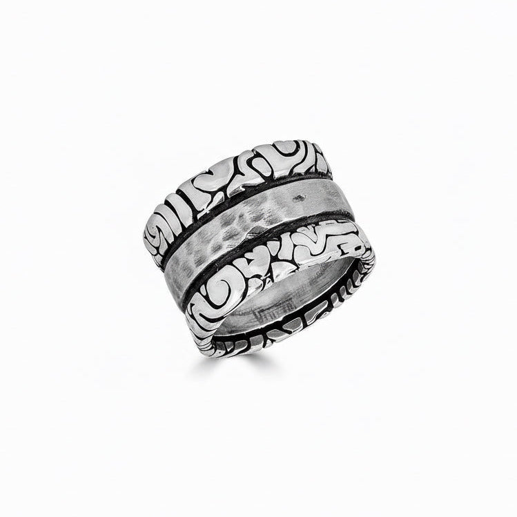 Wide KeyDesign Single Row Band Ring