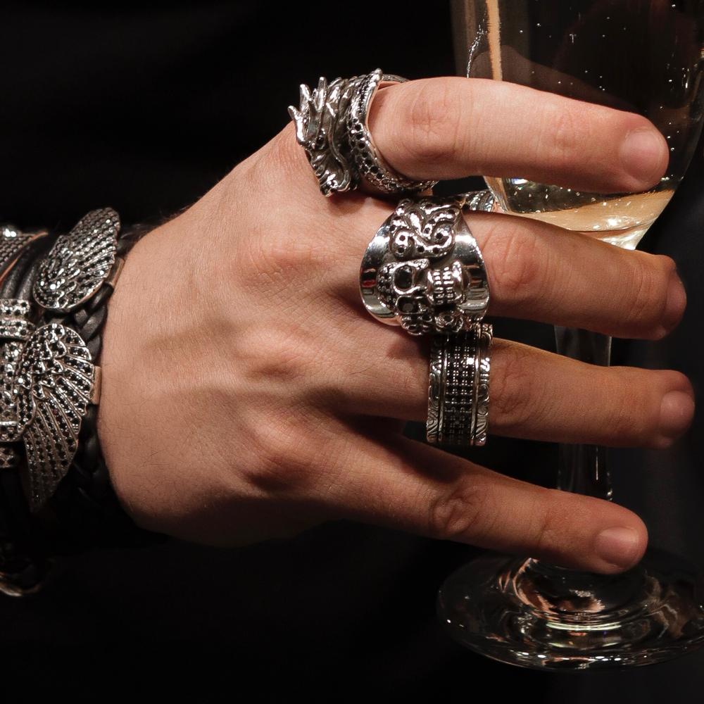 Wide KeyDesign Black Diamond Skull Ring