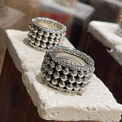 Wide KeyDesign Bubble Band Ring