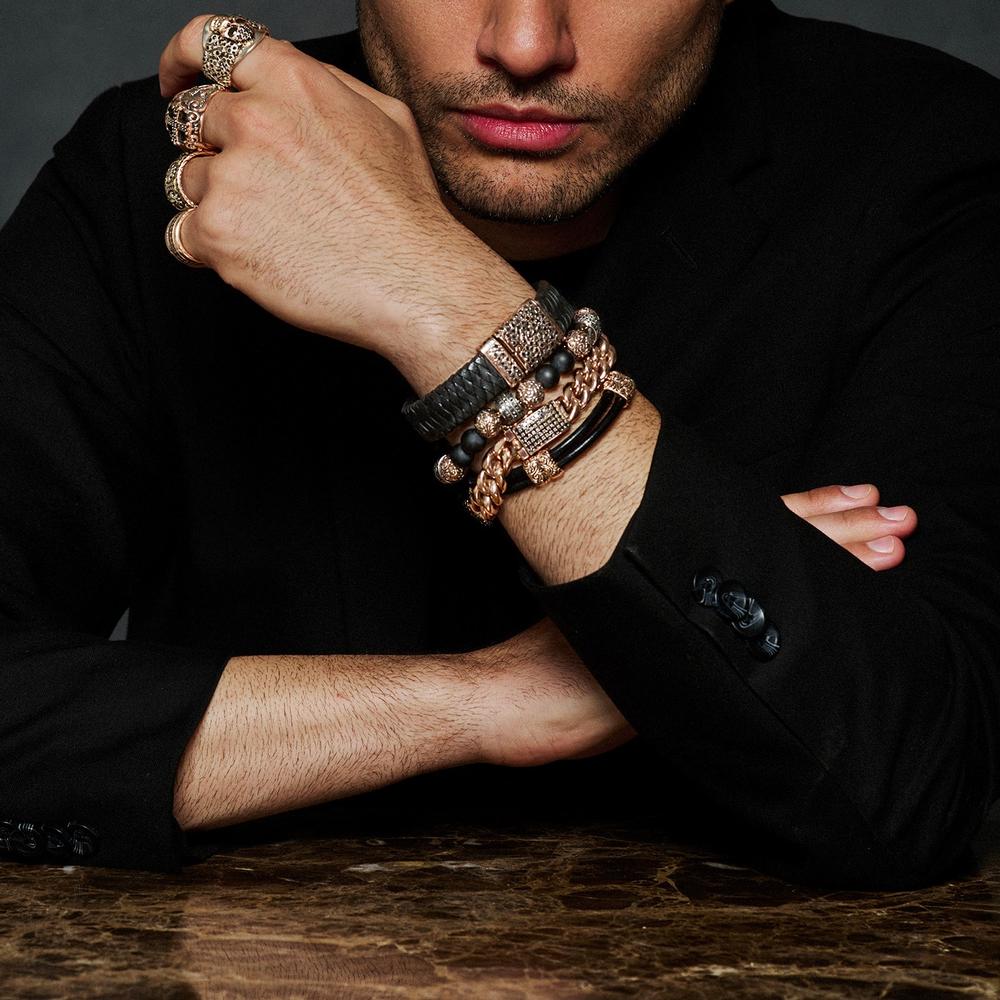 Beaded Bracelet With Gold Beads And Black Diamond Cylinders