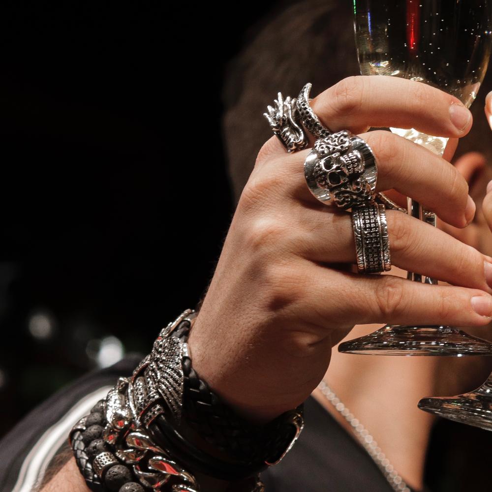 Wide KeyDesign Black Diamond Skull Ring