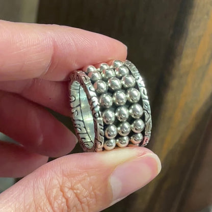 Wide KeyDesign Bubble Band Ring