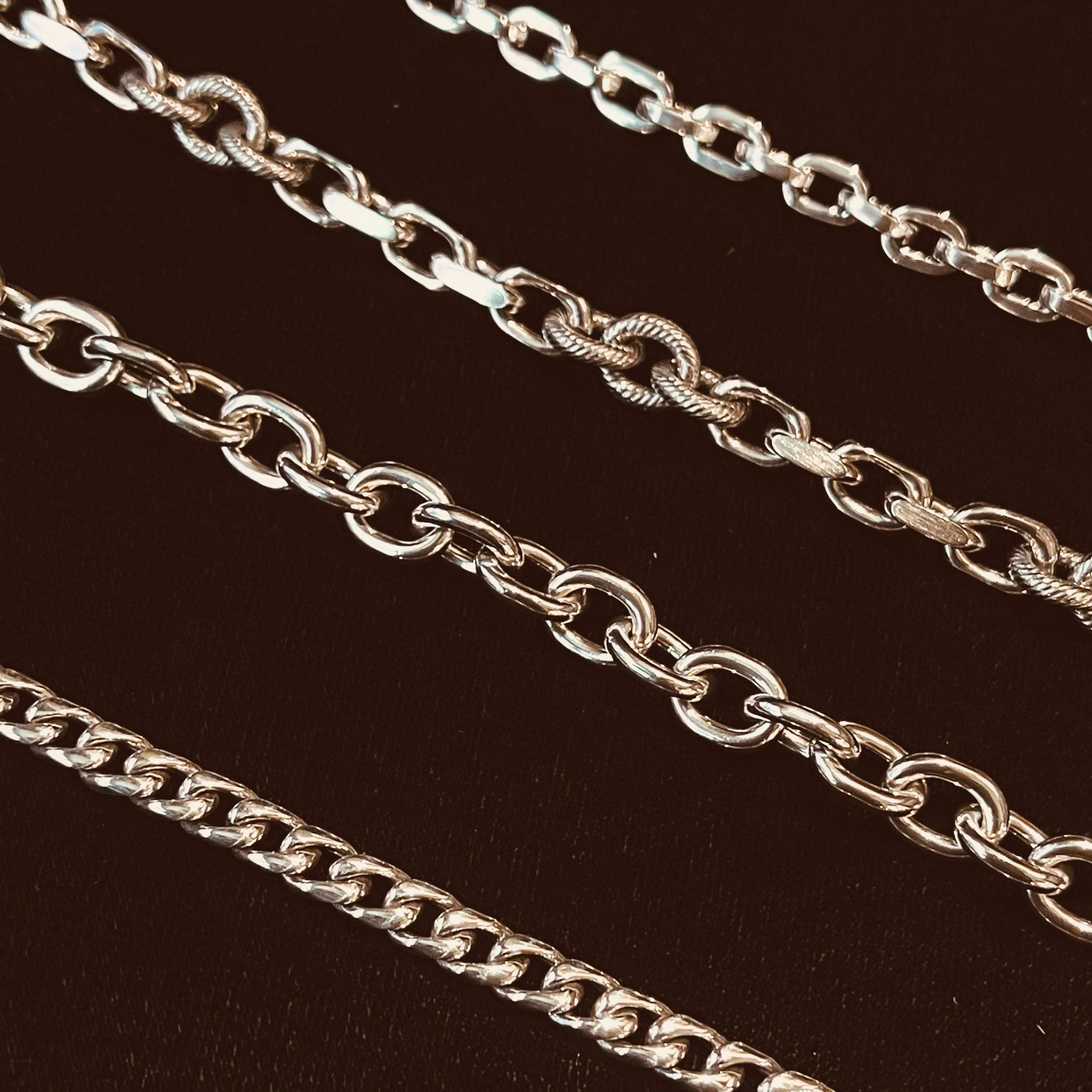 Medium Oval Link Necklace | Versani