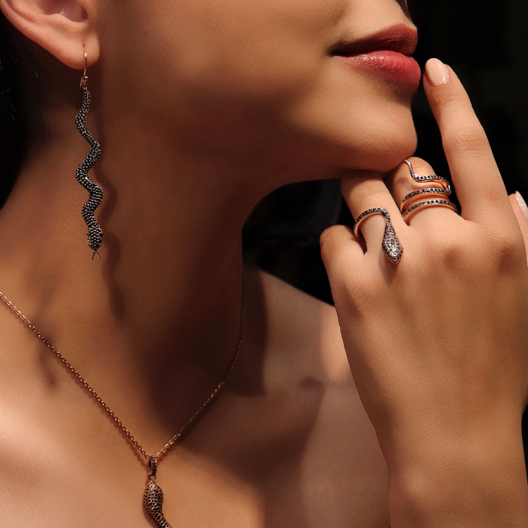 Black Diamond Double Finger Snake Ring In Rose Gold